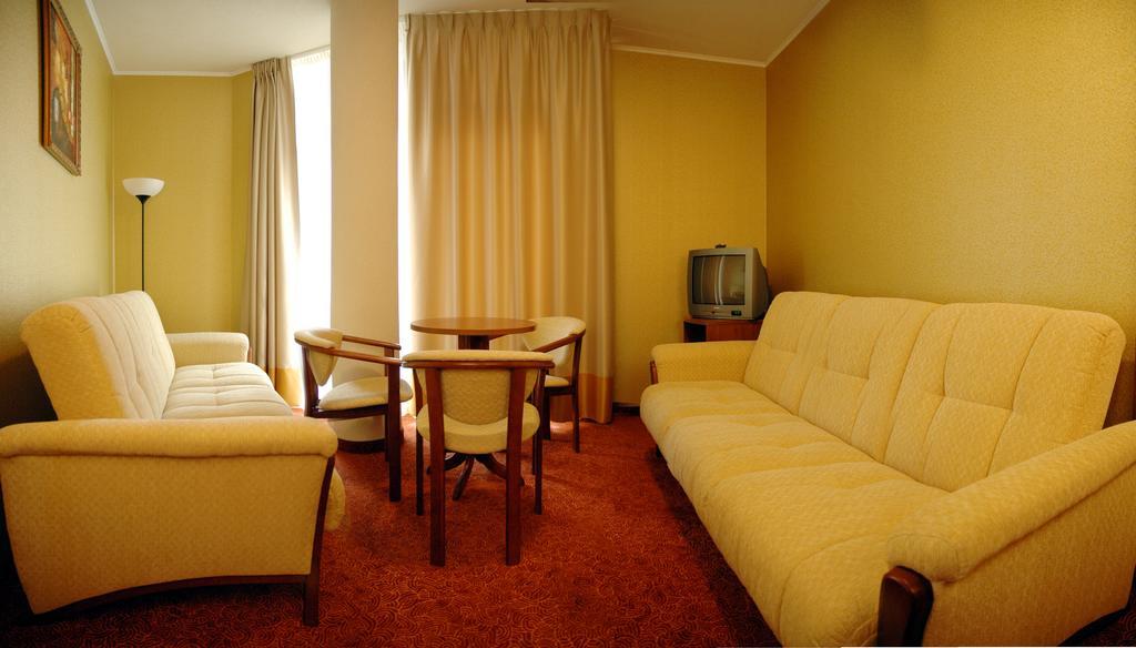 Grot Hotel Мальборк Екстер'єр фото