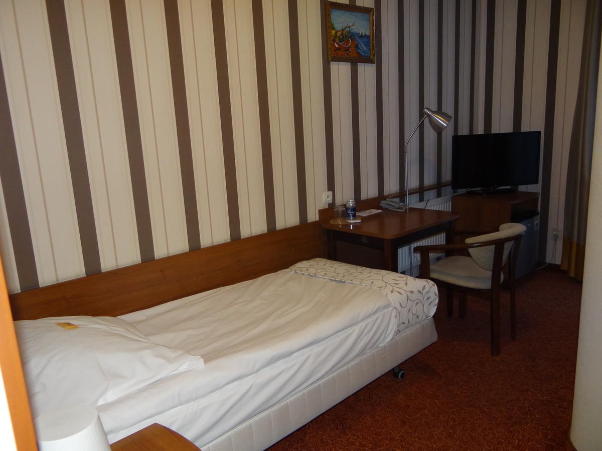 Grot Hotel Мальборк Екстер'єр фото