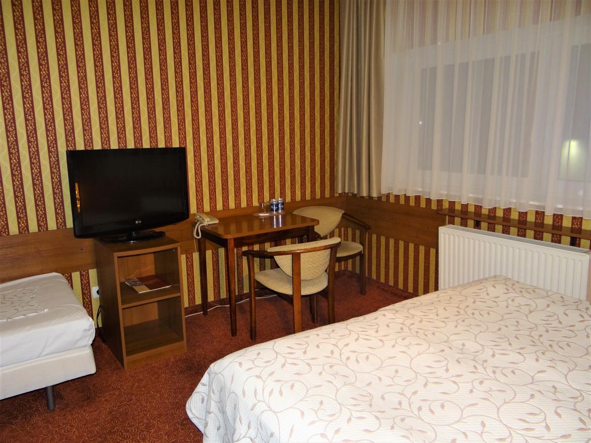 Grot Hotel Мальборк Екстер'єр фото