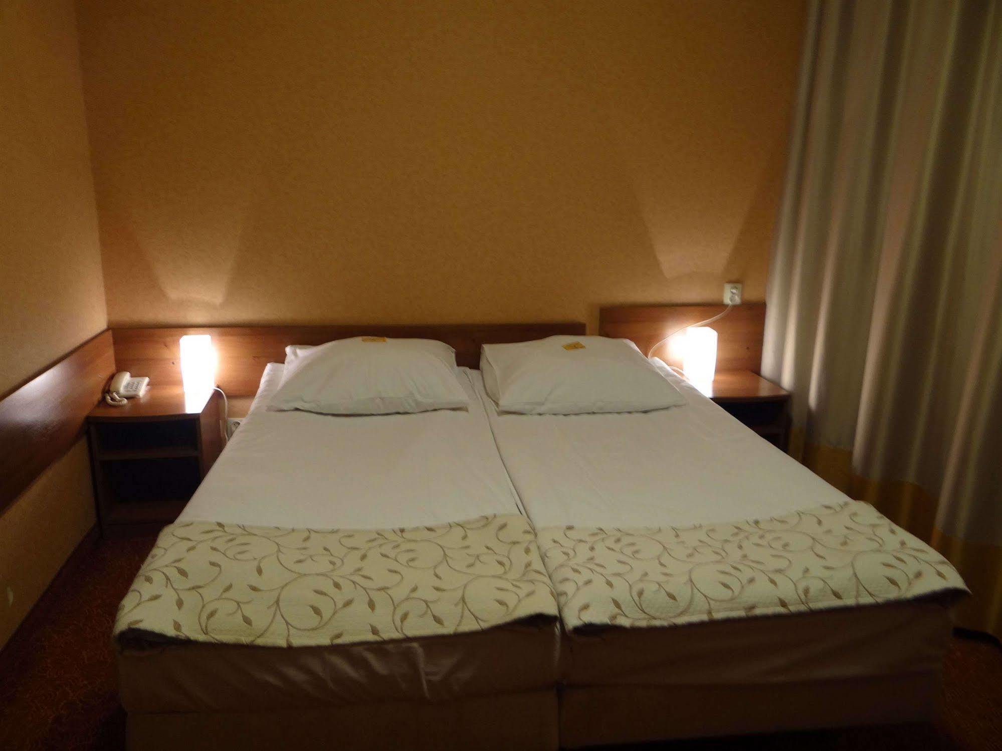 Grot Hotel Мальборк Екстер'єр фото