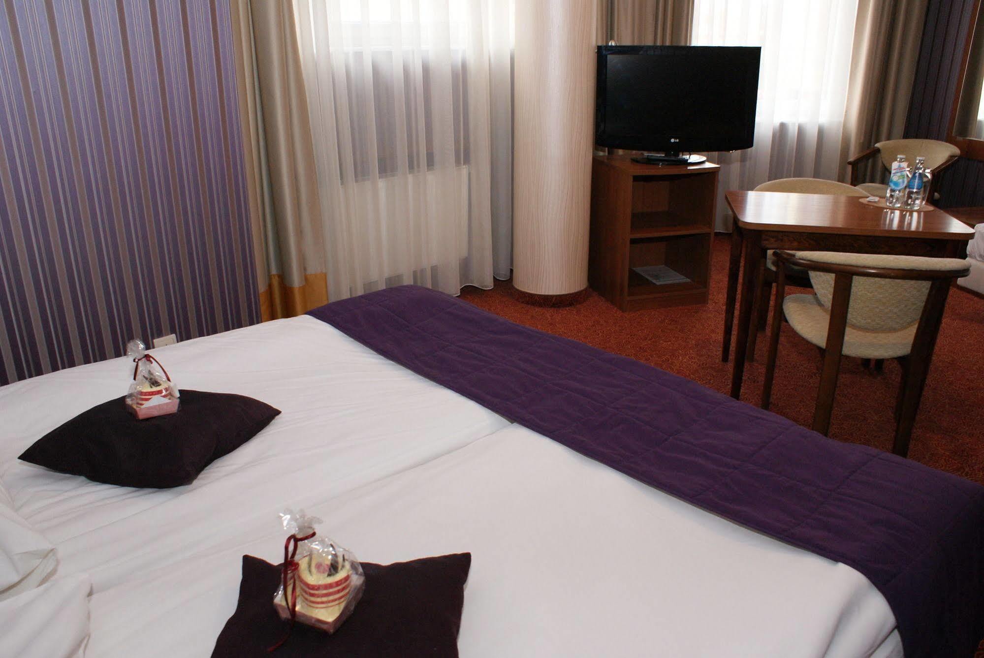 Grot Hotel Мальборк Екстер'єр фото