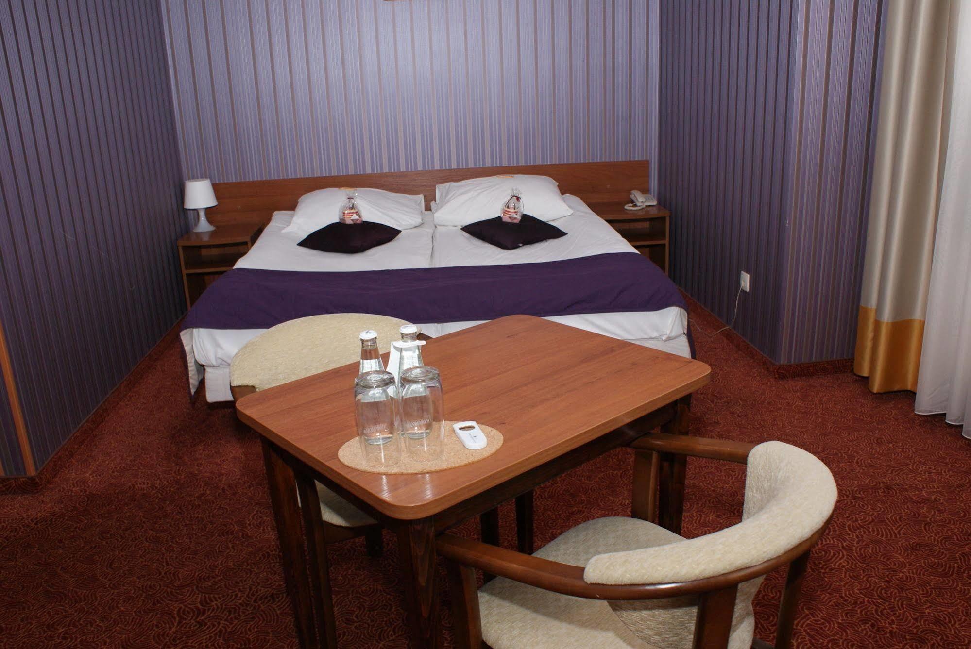 Grot Hotel Мальборк Екстер'єр фото